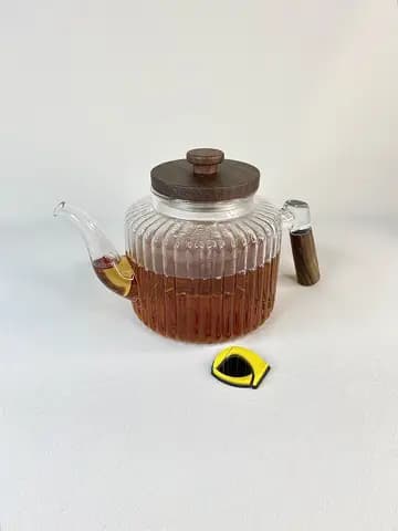 قوری پیرکس شیاردار گرد دسته بغل تیره 1200 میلی لیتر