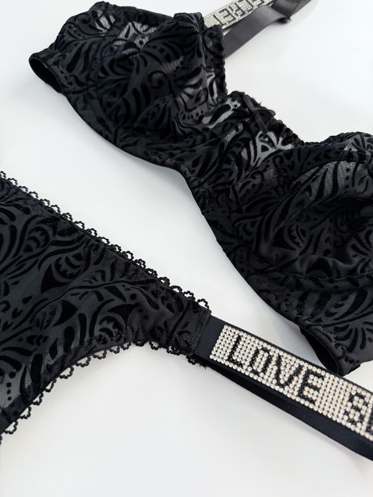 ست شورت و سوتین فنر دار گیپور مخمل فانتزی گلدار بند نوشته Love secret شهره — تصویر ۶