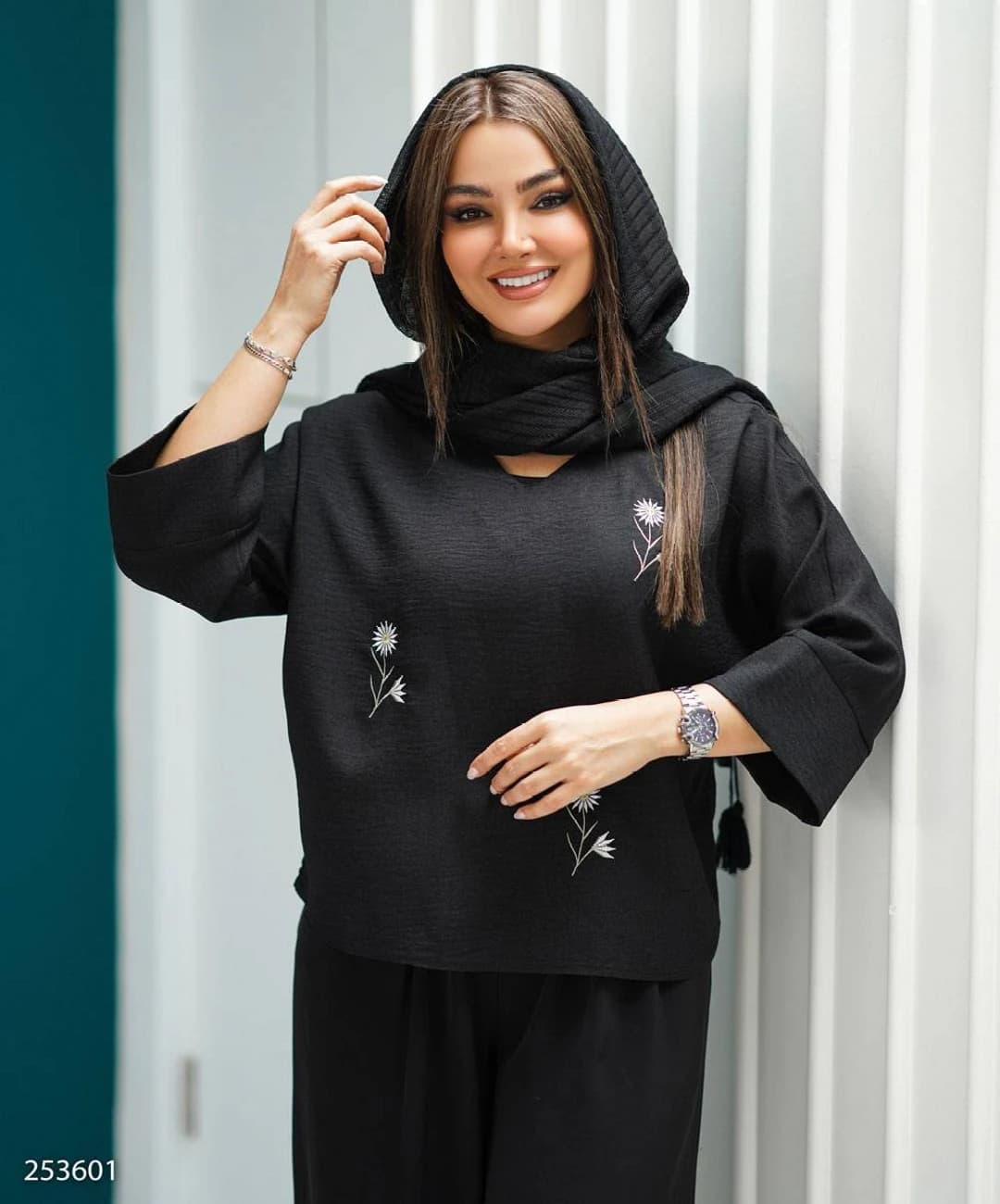شومیز جلوبسته گلدوزی یقه هفت مدل تانلی |کد:7020 — تصویر ۴