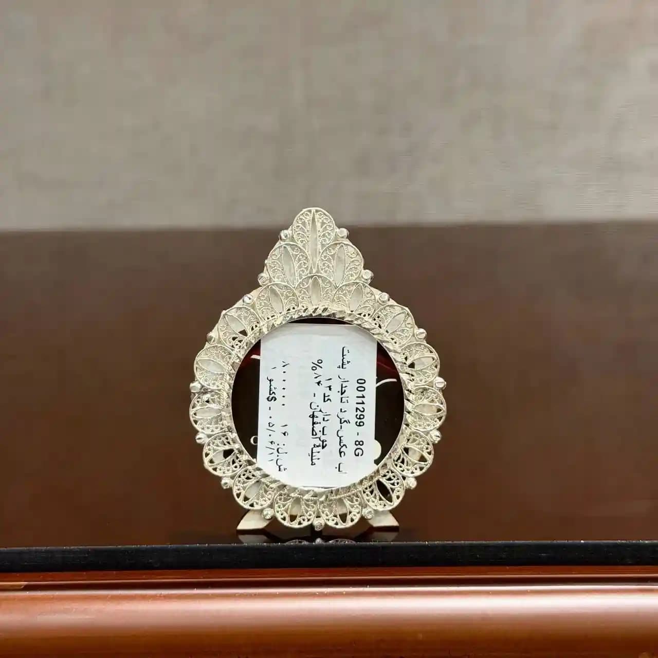 قاب عکس نقره دایره تاجدار ملیله اصفهان کد13 — تصویر ۶