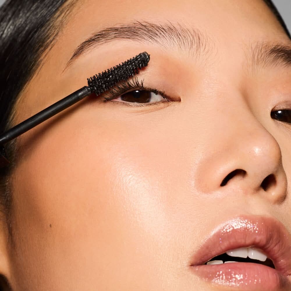 ریمل حجمدهنده هلا ثیک فنتی بیوتی رنگ Fenty Beauty Hella Thicc Volumizing Mascara Cuz I’m Black — تصویر ۳