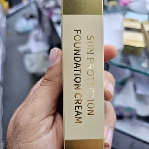 کرم پودر ضدآفتاب SPF 50 گلد آنجل (Gold Anjel) مدل Ultra Protection درصد بافت سبک و نرم کاور عالی حاوی هیالورونیک اسید — تصویر ۴