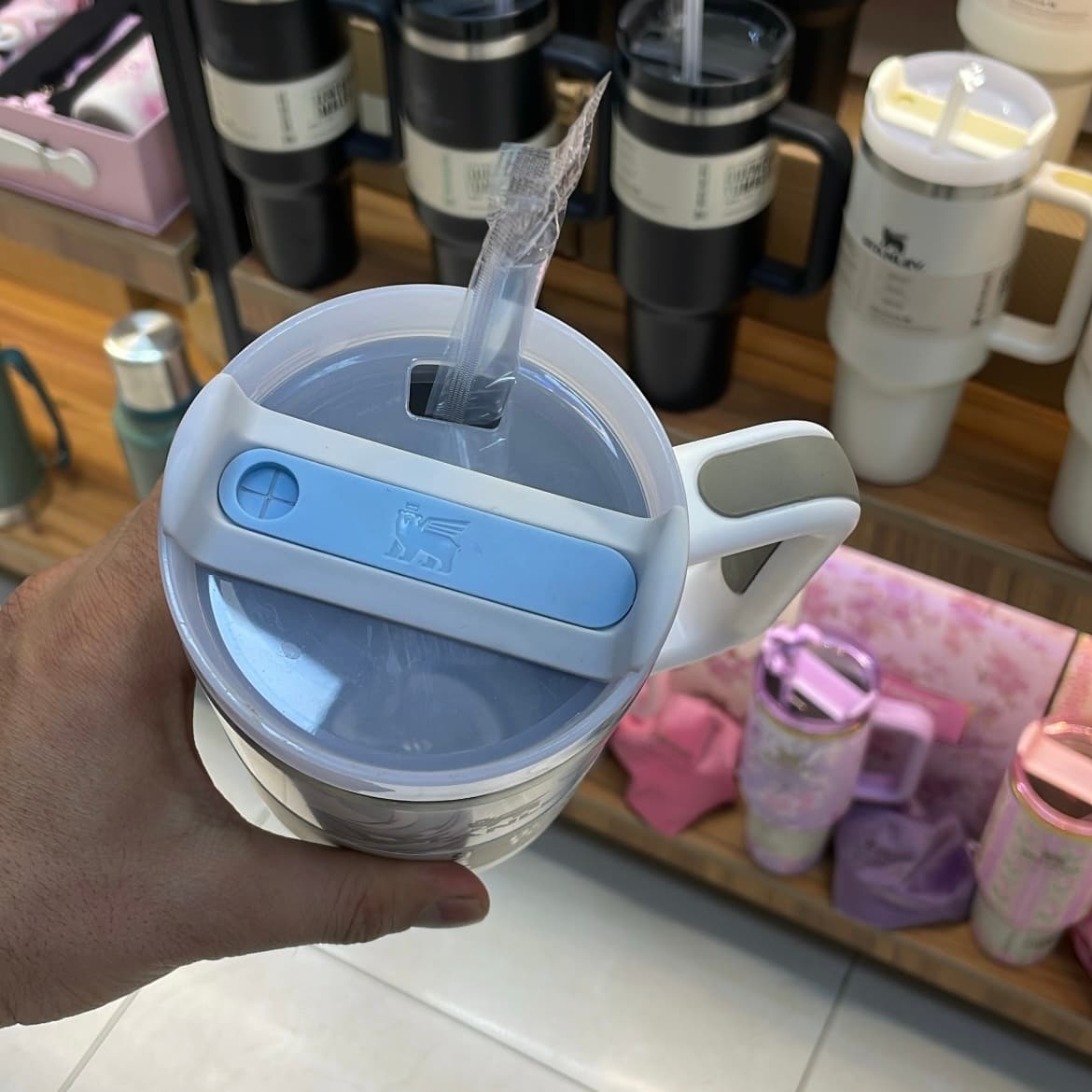 ماگ استنلی تامبلر ماربل طوسی آبی اورجینال | Quencher H2.0 FlowState 1.18L — تصویر ۴