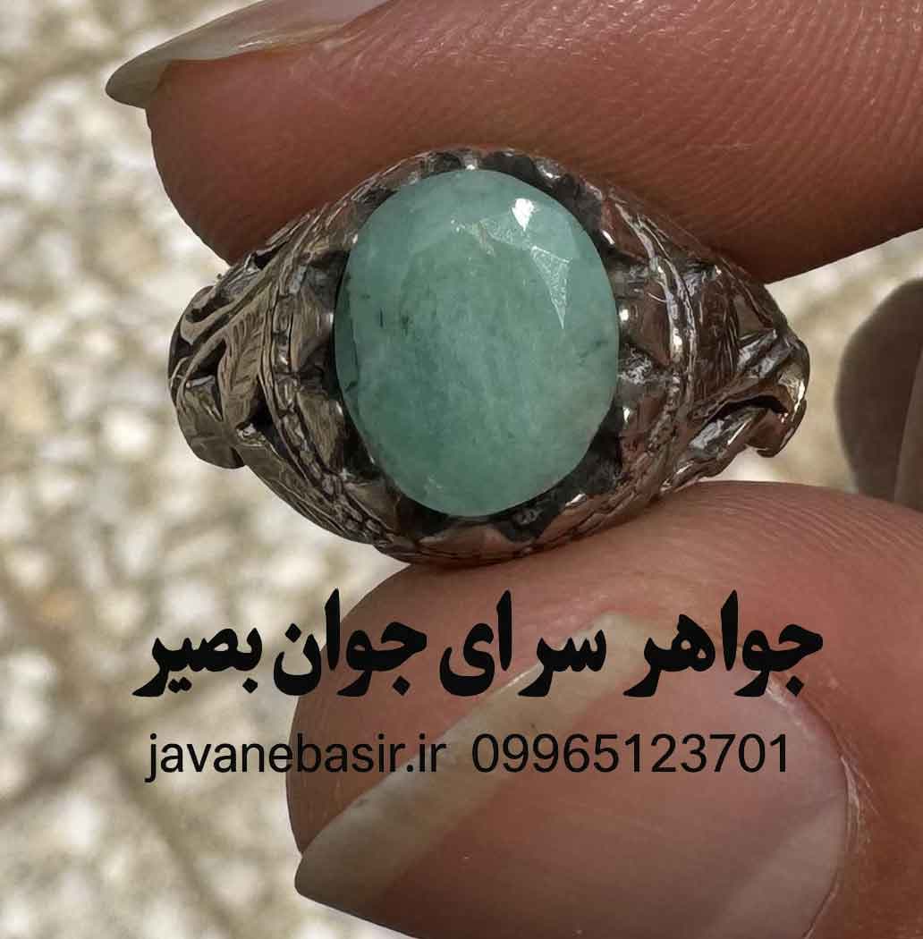 انگشتر زمرد برزیل ممتاز با درخشش ویژه | رکاب از جنس سکه و سنگ طبیعی