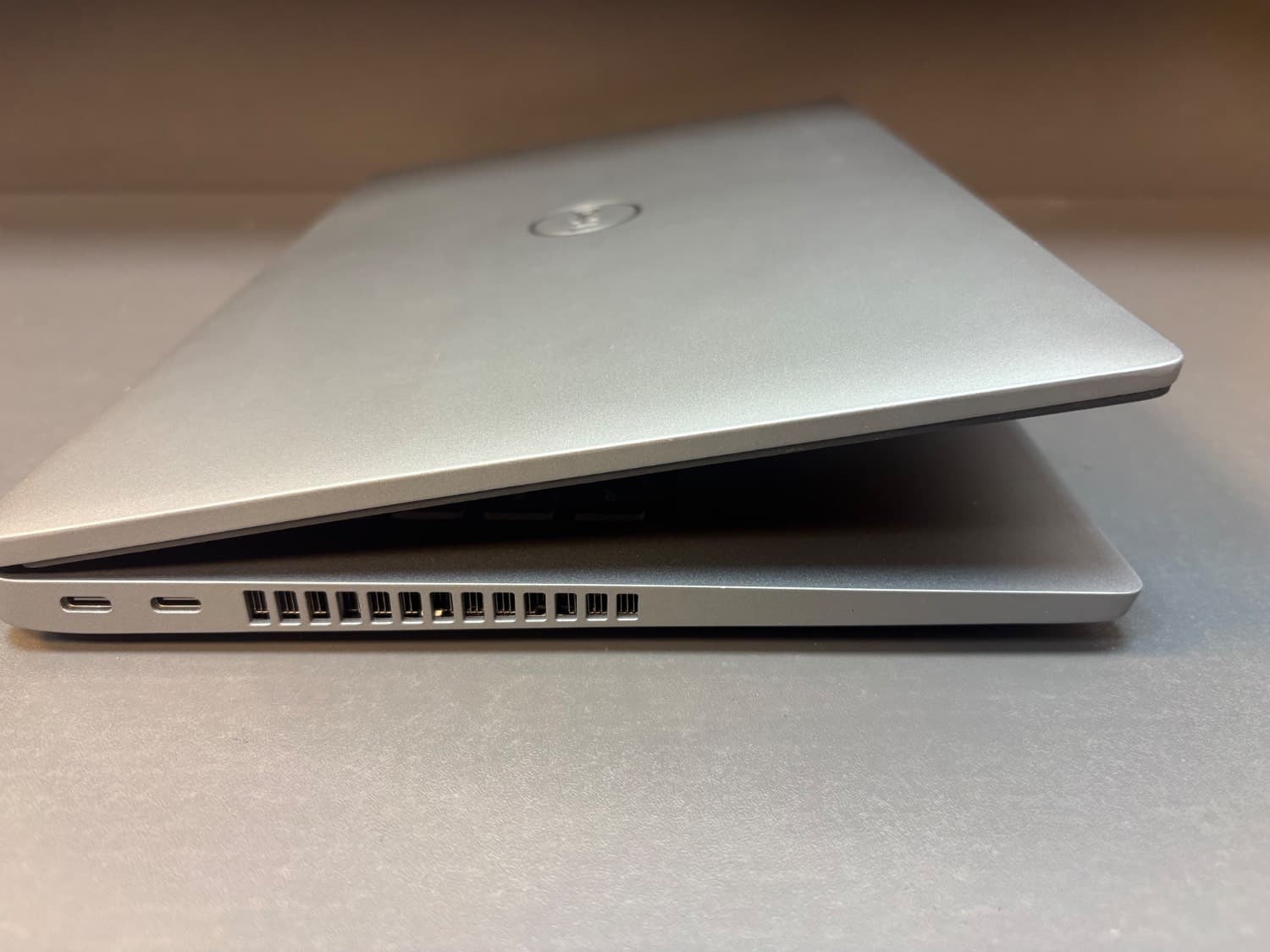لپ تاپ دل مدل Latitude 5430 سایز 14 اینچ FHD پردازنده Intel core i۵ نسل دوازده 1245uهارد 512ssd رم 16G DDR4 مشابه نو — تصویر ۵