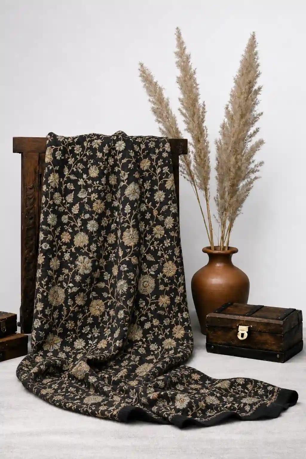 پارچه مخمل سوزندوزی مشکی