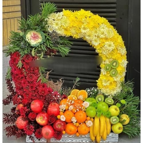 سبد گل شب یلدا با گلهای نرگس و گلهای رز مینیاتوری 5093 — تصویر ۲