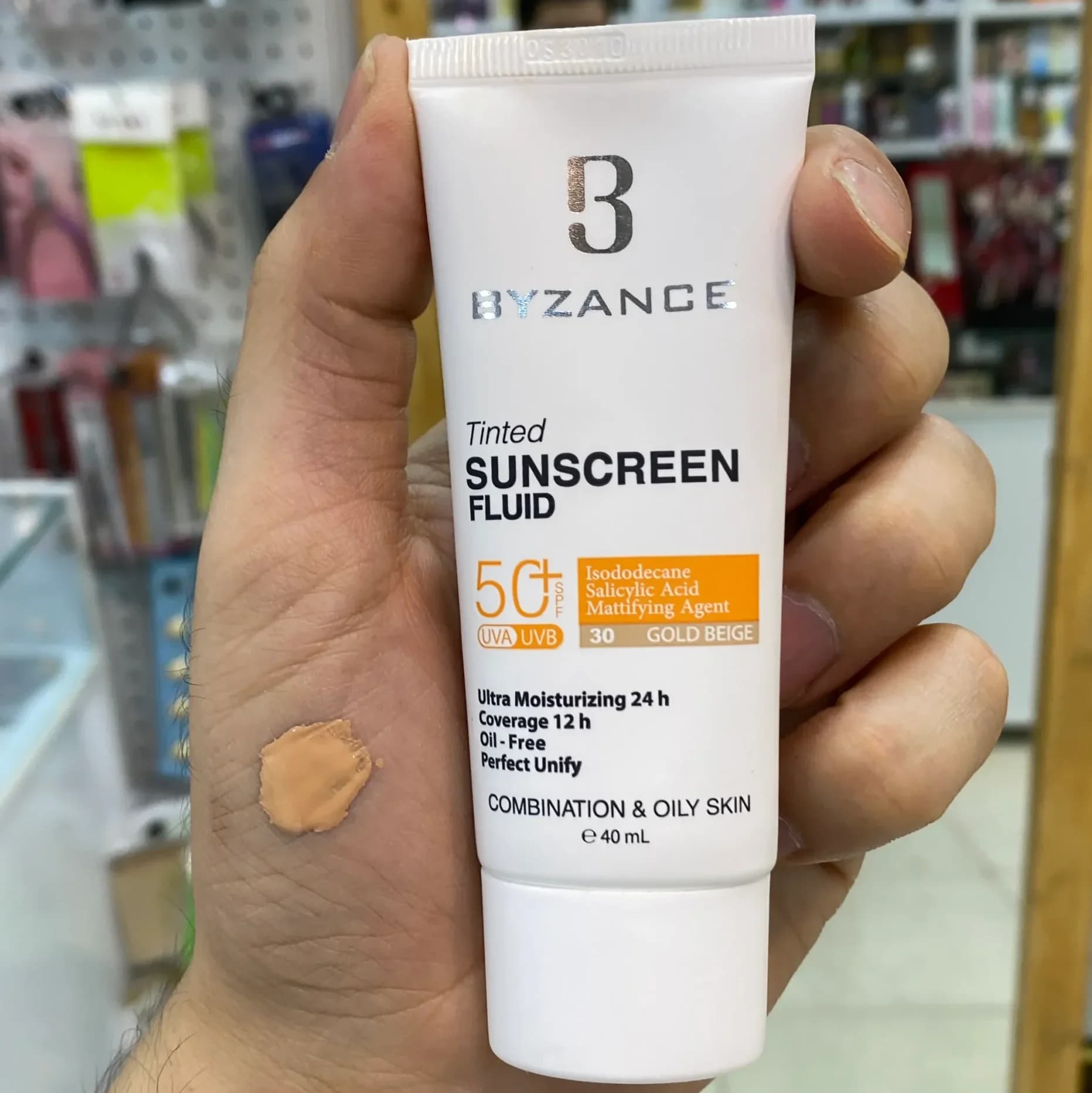 ضدآفتاب رنگی بیزانس رنگ 30 مدل Gold Beight 30 مناسب پوست چرب و مختلط SPF 50 حجم 40 میلیلیتر — تصویر ۳