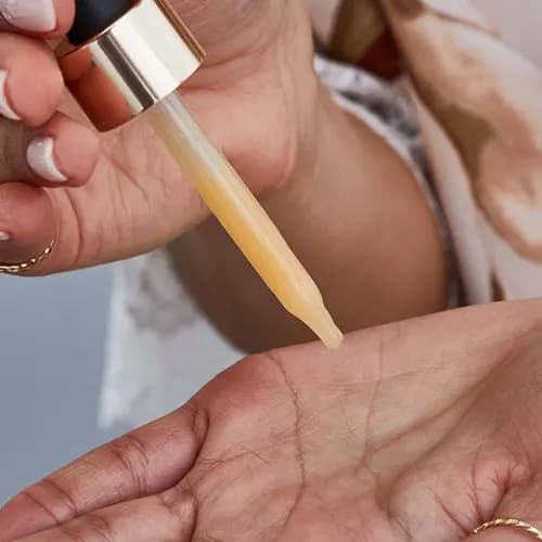 سرم جوان ساز و روشن کننده لورال Age Perfect — تصویر ۹