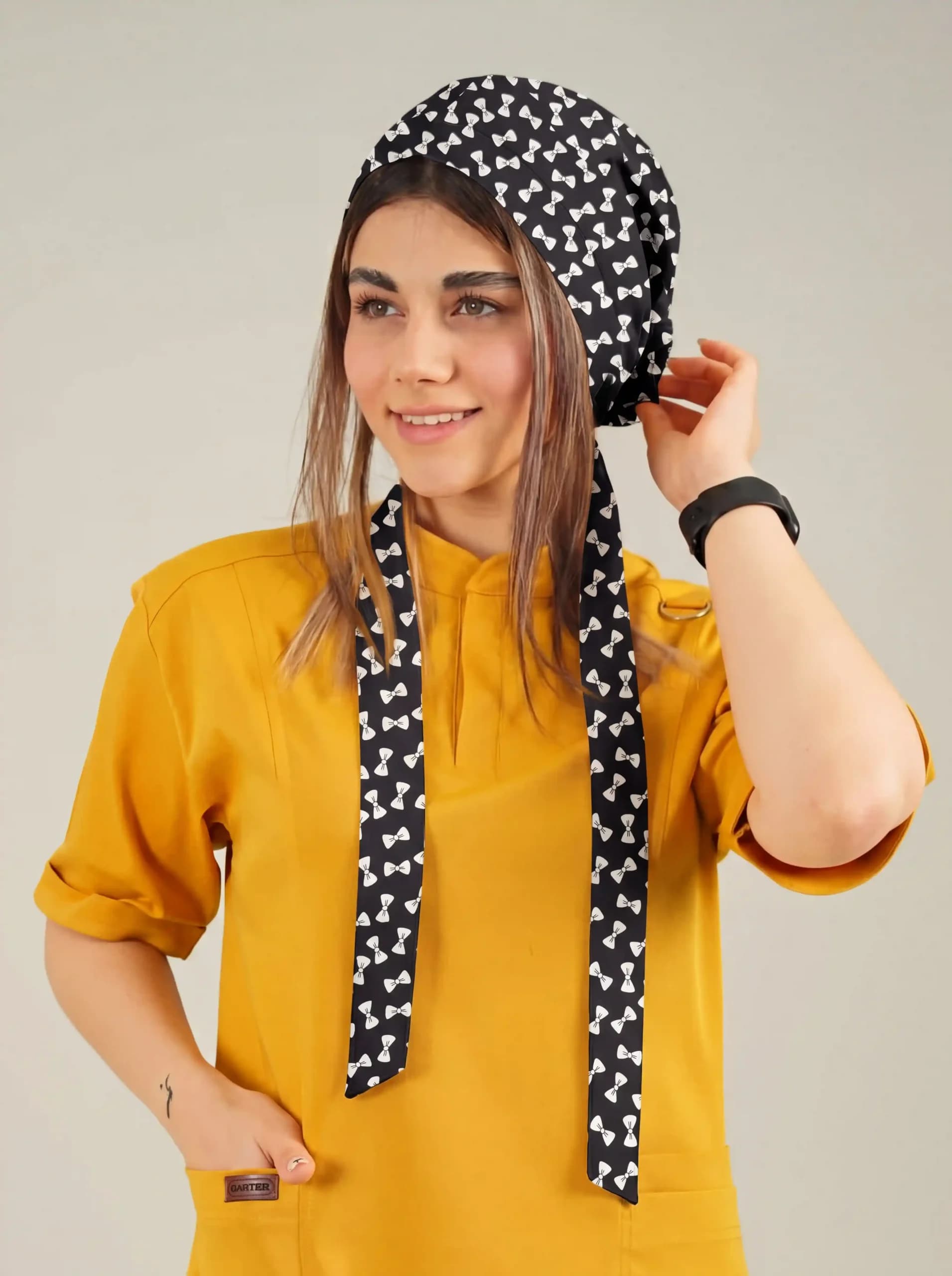 کلاه جراحی کراواتی زمینه مشکی طرح پاپیون