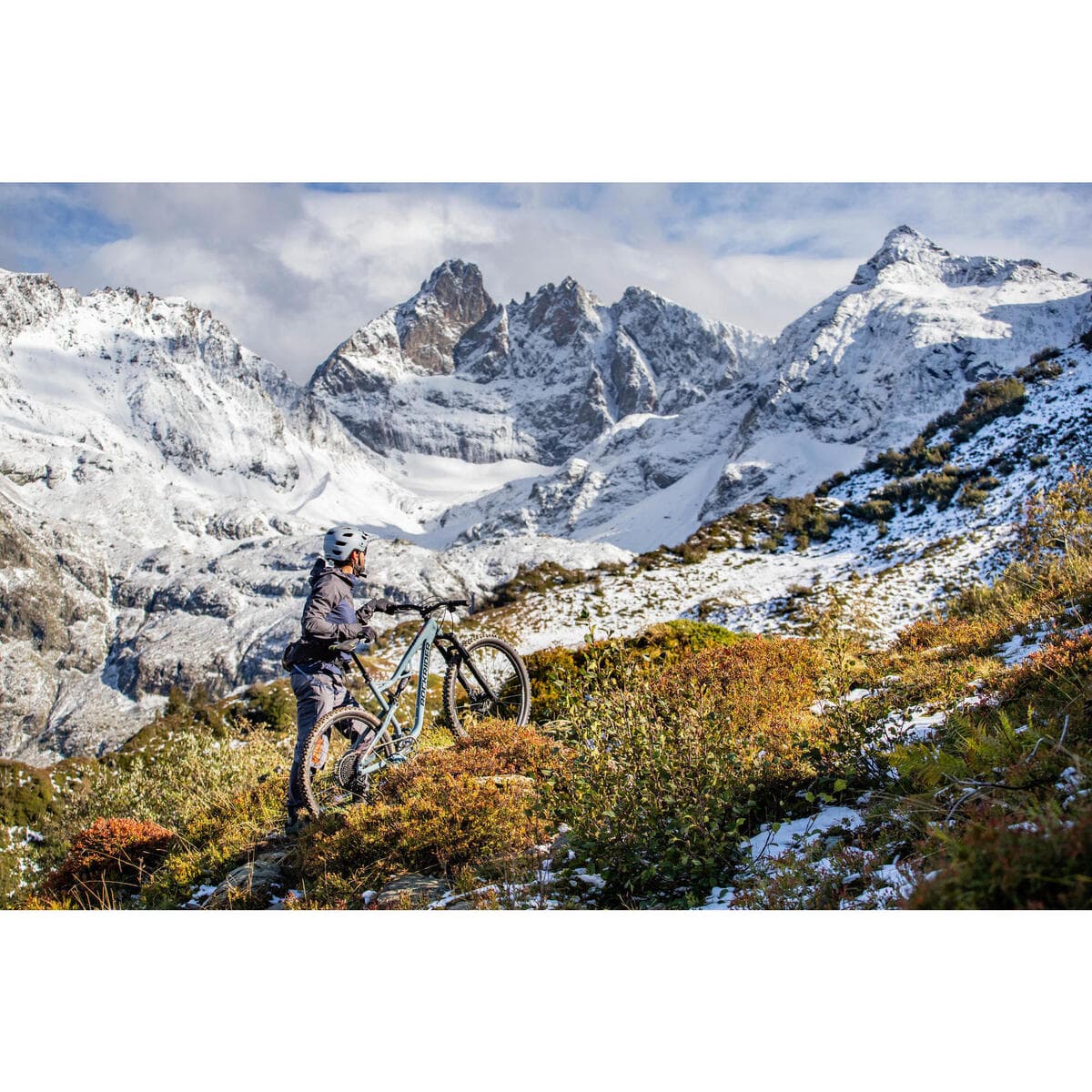 کیف و کمل بک کمری 1.5 لیتری ROCKRIDER – مشکی — تصویر ۴