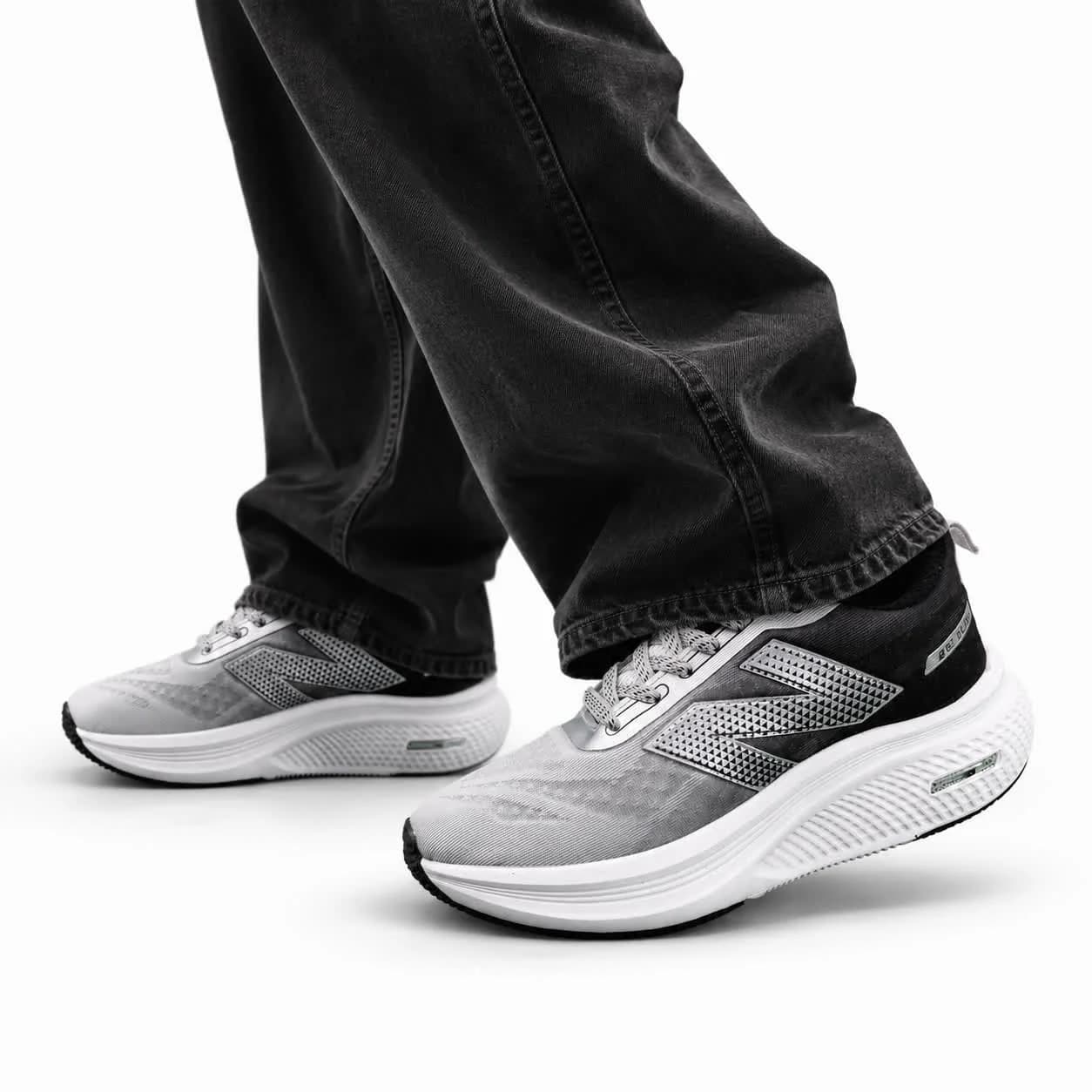 کتونی مردانه مدل رانینگ نیوبالانس طوسی مشکی New BALANCE — تصویر ۲