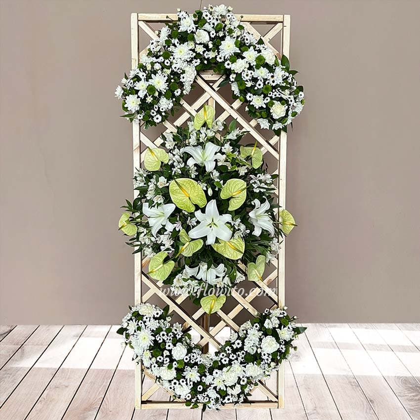 تاج گل پایه چوبی کد 24