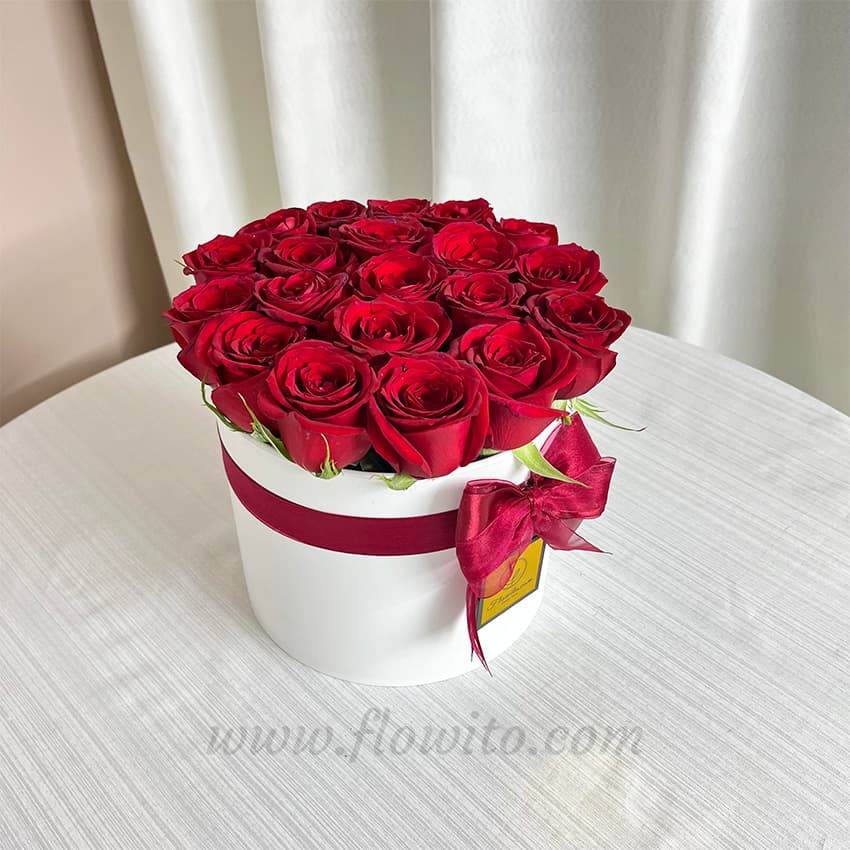 باکس گل رز قرمز کد 65 — تصویر ۳