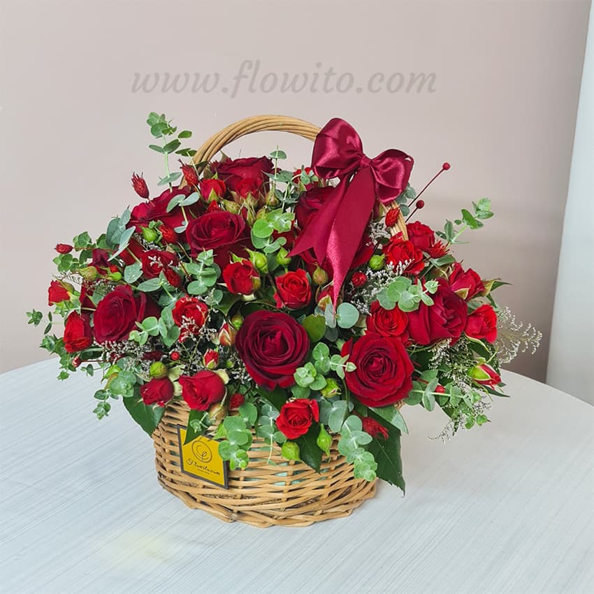 سبد گل رز قرمز کد 18 — تصویر ۲