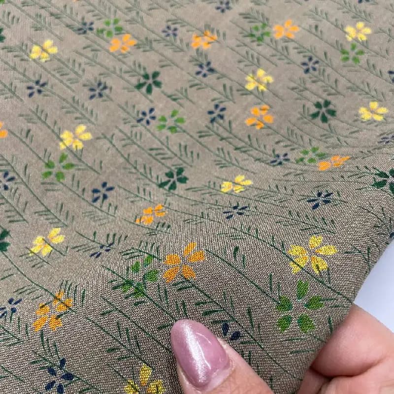 شانتون نخ ترک طرحدار زمینه کرم گل سبز و زرد — تصویر ۳