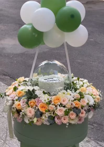 باکس گل و کیک تولد سبز کد 141 — تصویر ۲