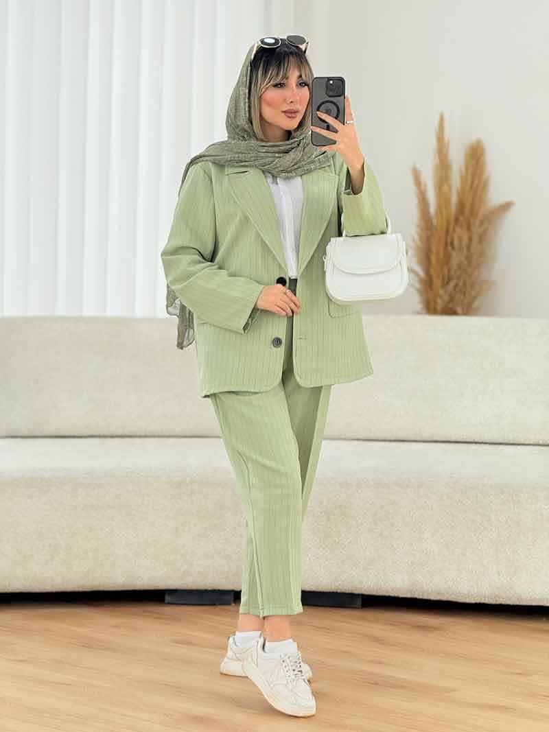 ست مانتو و شلوار دو دکمه لاوین کد 6151