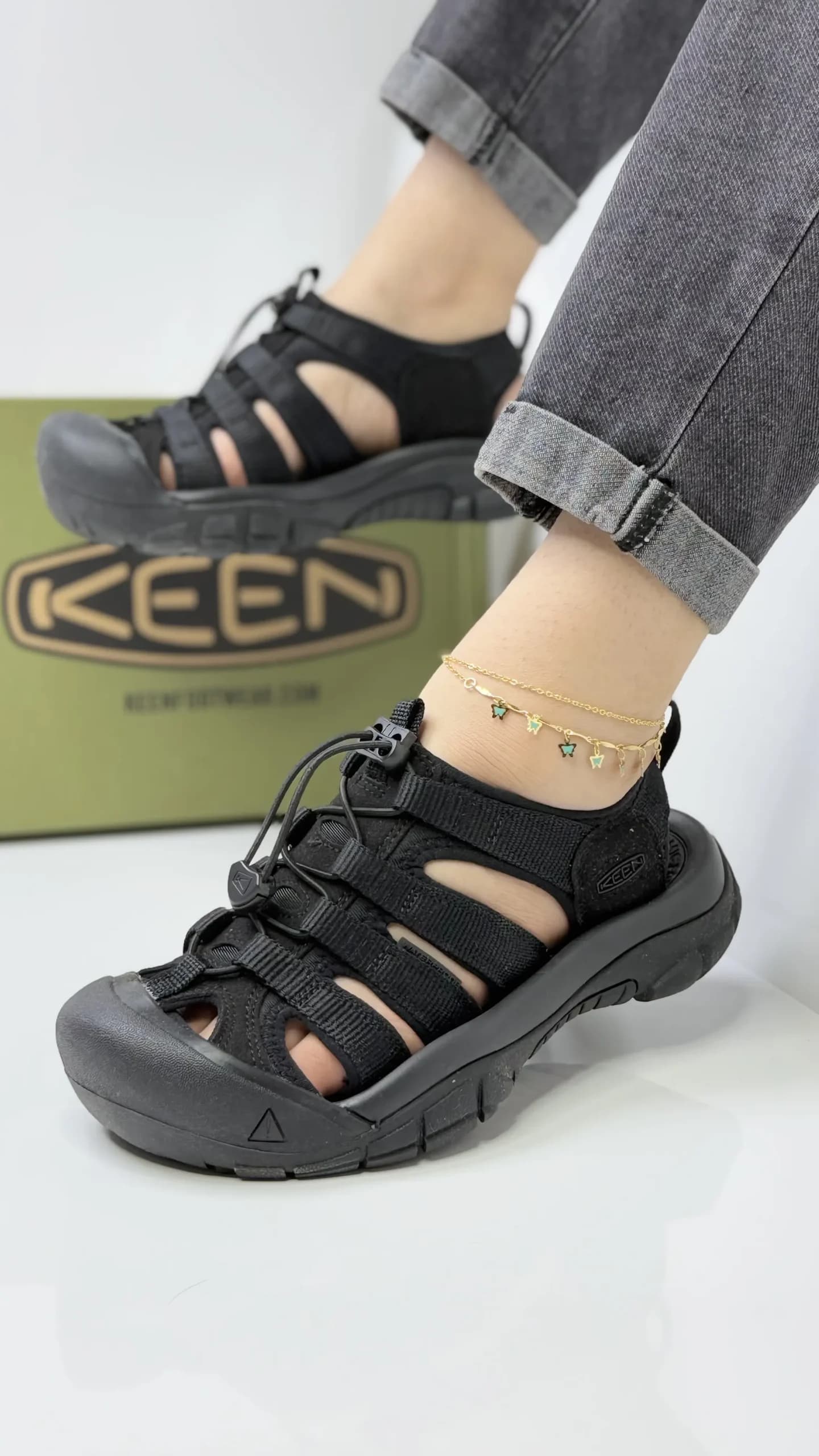 صندل آبنوردی زنانه کین مشکی Keen Women’s Black Diving Sandals — تصویر ۵