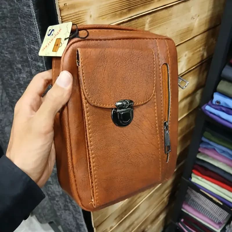 کیف دوشی اسپرت مردانه چرم مصنوعی رنگ مشکی و عسلی و قهوهای — تصویر ۷