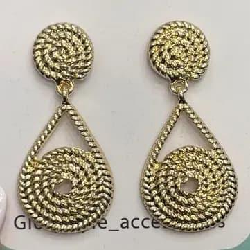 گوشواره زنانه و دخترانه آبکاری نقره طرح زیبا مینیمال ضد حساسیت و رنگ ثابت کد agy