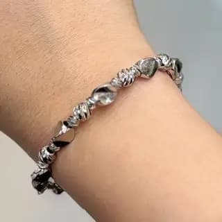 دستبند زنانه و دخترانه بنگل آبکاری نقره مینیمال خاص رنگ ثابت فری سایز کد agy