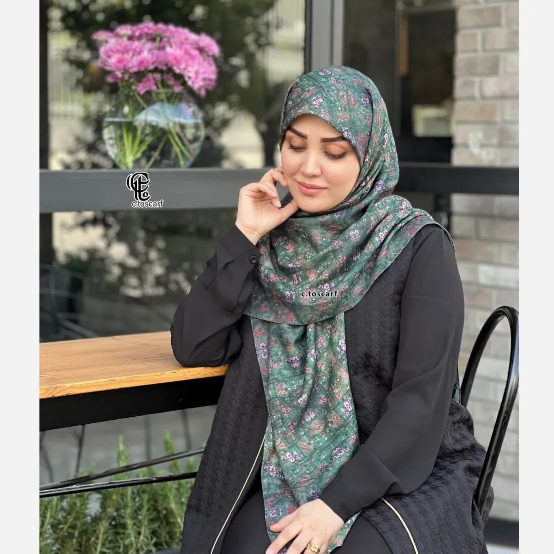روسری نخ طرح گلشن قواره 140 زمینه سبز آبرنگی گل ریز — تصویر ۹