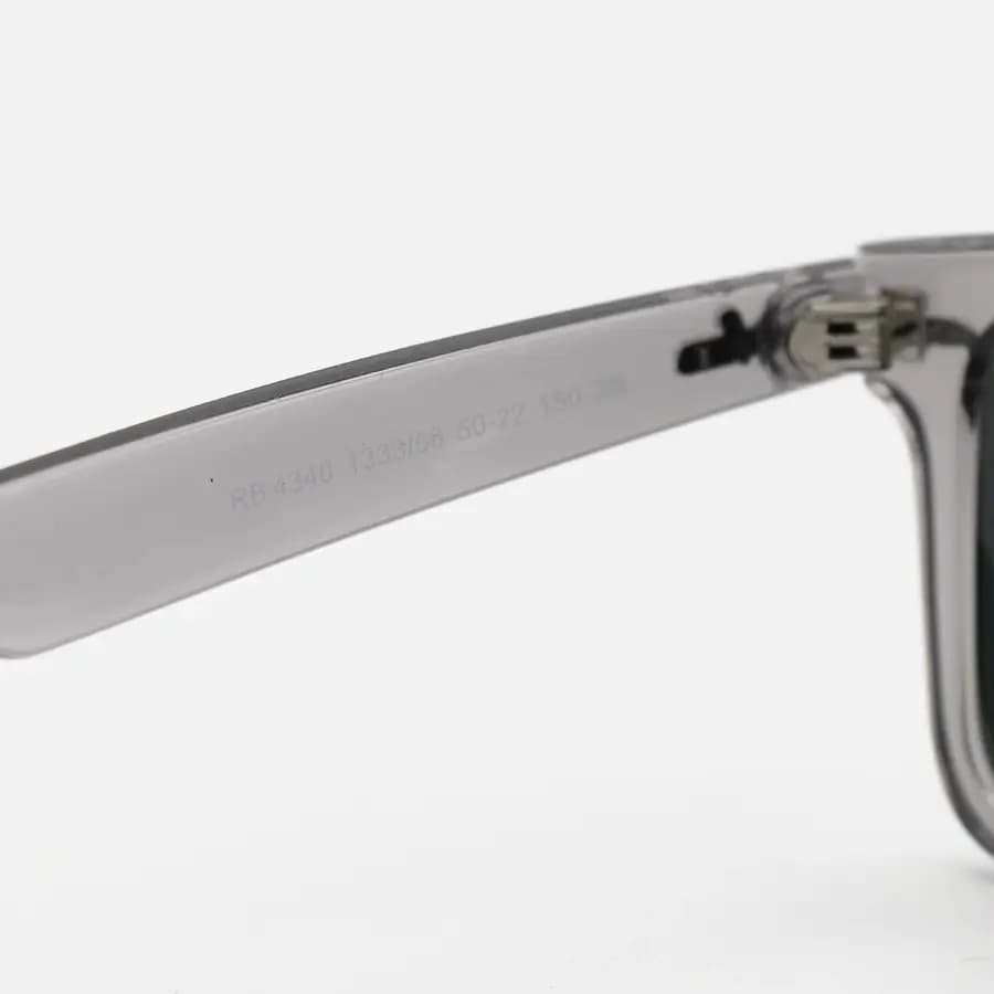 عینک آفتابی Ray-Ban با فریم شکل ویفرر، رنگ طوسی براق، لنز جنس شیشه و دودی تیره مدل RB4340 — تصویر ۶