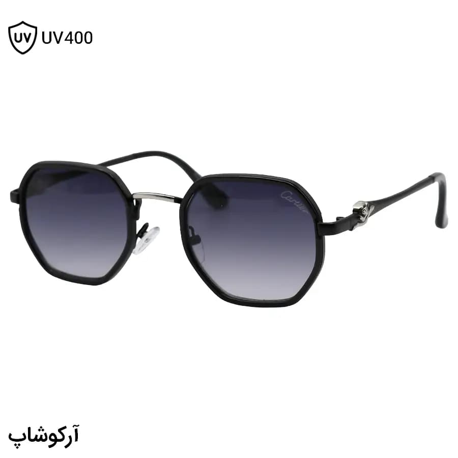 عینک آفتابی کارتیه با فریم رنگ مشکی براق، شکل چندضلعی و لنز دودی سایه روشن مدل C598