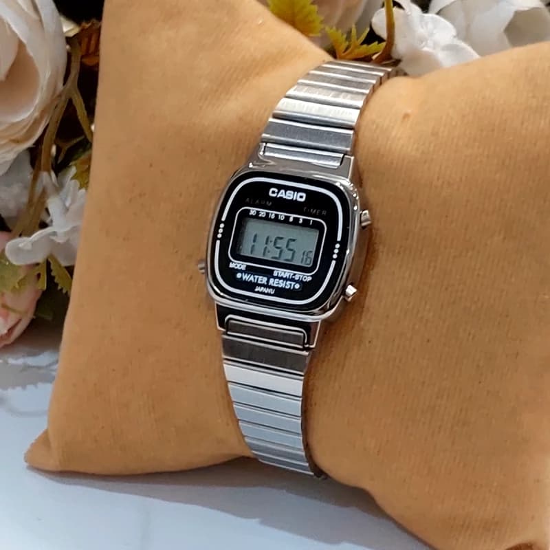 ساعت زنانه کاسیو نوستالژی CASIO LA670W نقره ای — تصویر ۲