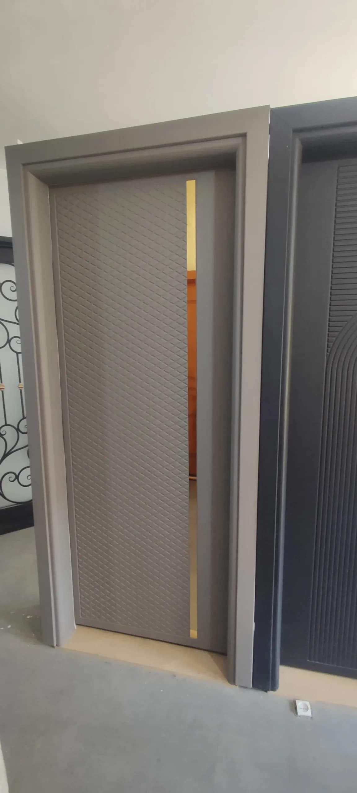 درب طوسی مدرن روکش pvc سوپرمات سایز 216*90 با چهارچوب کامل کد 30250 — تصویر ۳