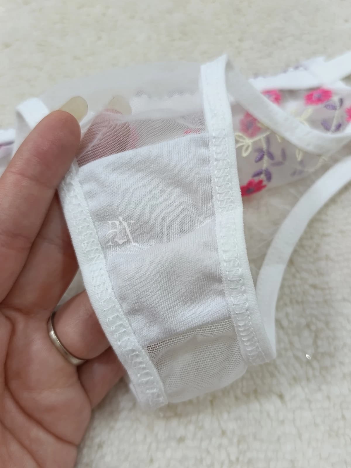 ست شورت و سوتین عروس گل برجسته فانتزی کد 0055 — تصویر ۹