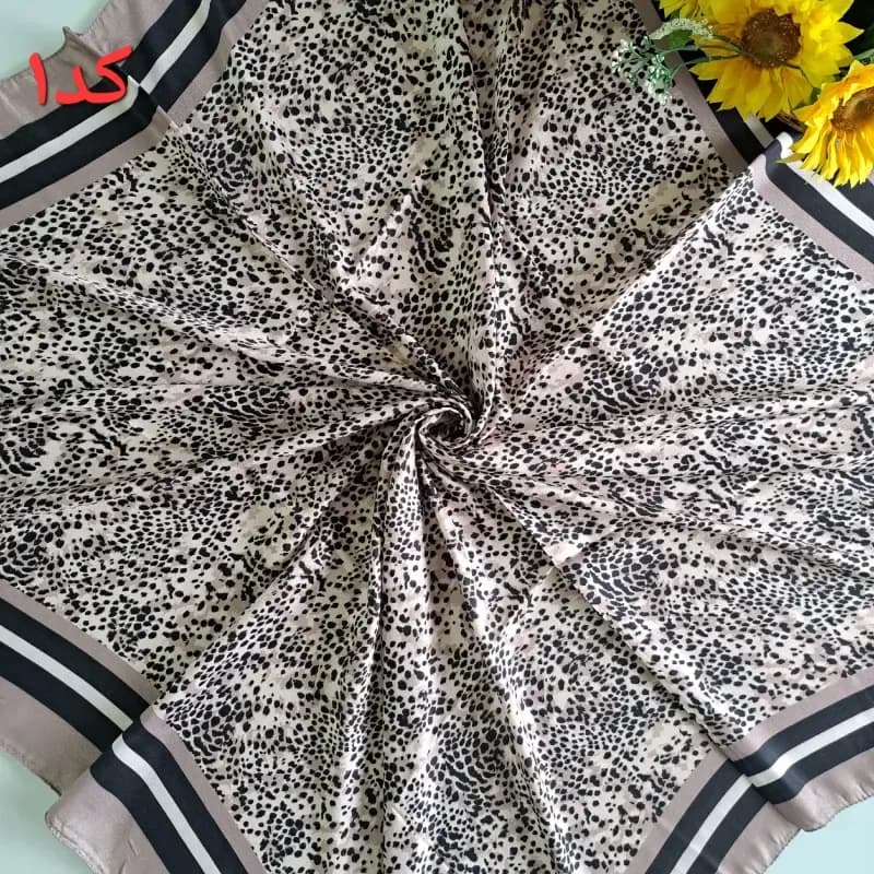 روسری زنانه پلنگی قواره 140 جنس کشمیر پلیسه منگوله دار رنگ نسکافه ای مشکی — تصویر ۲