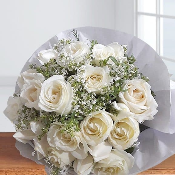 دسته گل رز سفید کد 4325 | گلفروشی آنلاین مازندران ، گیلان و گلستان ( ارسال گل به محل ) — تصویر ۲