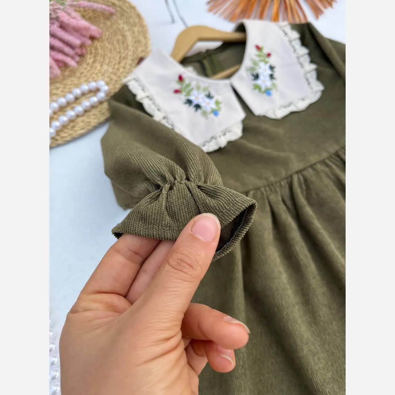 پیراهن دخترانه مخمل کبریتی طرح انار مناسب شب یلدا سایز 2 تا 9 سال — تصویر ۶