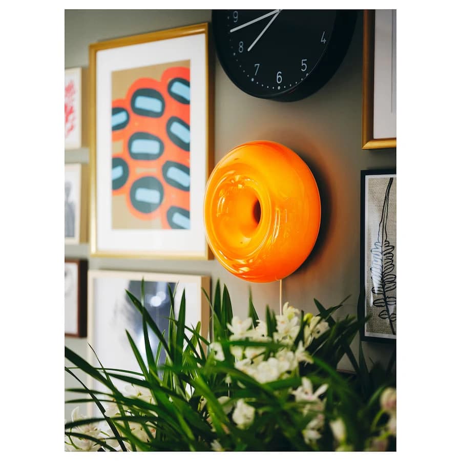 چراغ رومیزی/دیواری LED ایکیا شیشه نارنجی گرد مدل VARMBLIXT — تصویر ۲