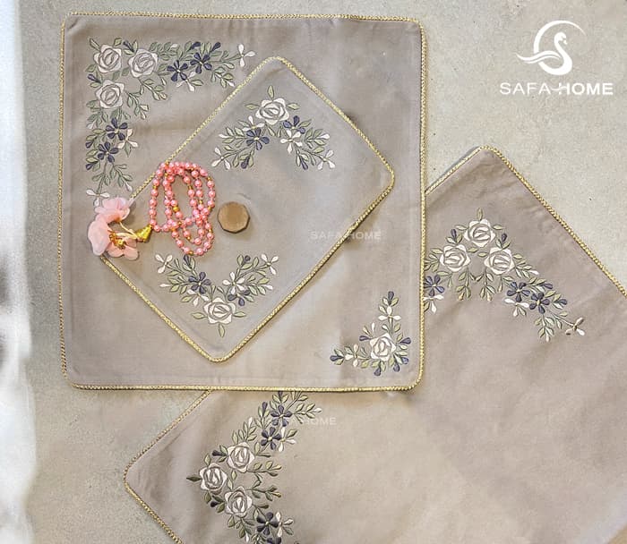 سجاده و جانماز مخمل گلدوزی رز طوسی کد 8