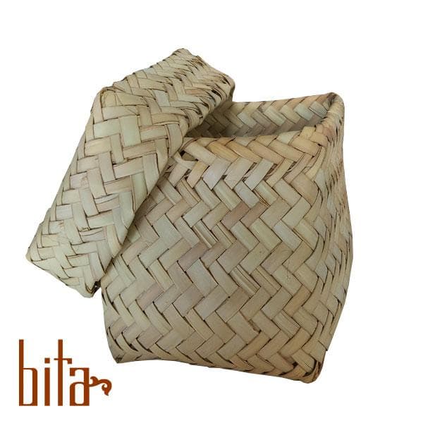 سبد حصیری درب دار متوسط