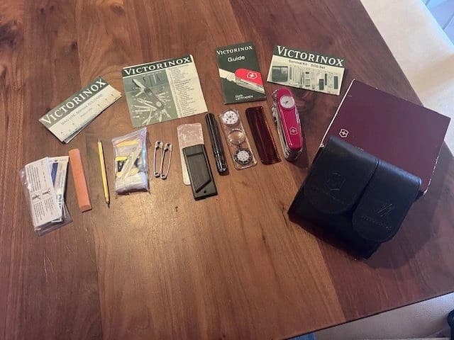 چاقوی چندکاره ویکتورینوکس همراه با کیت بقا 1.8816 — تصویر ۳