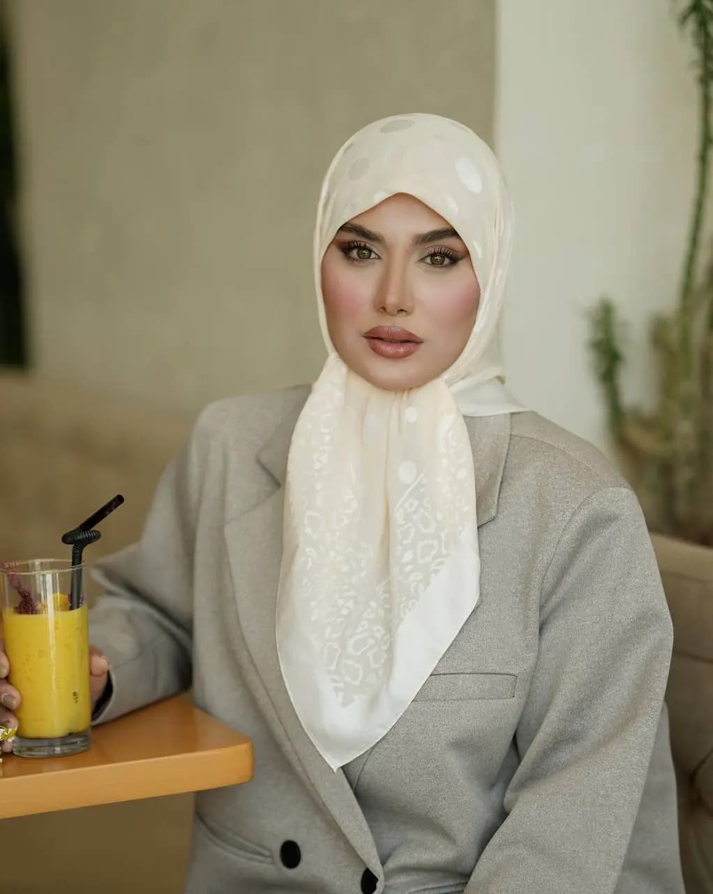 روسری ابریشم دووره سایز 90 چهارفصل کد 399 — تصویر ۸