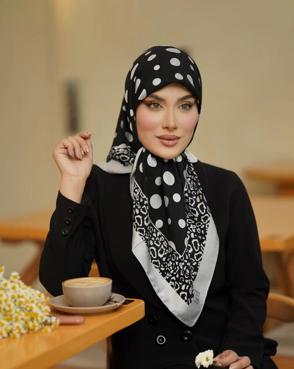 روسری ابریشم دووره سایز 90 چهارفصل کد 399 — تصویر ۴