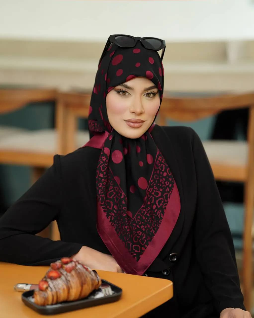 روسری ابریشم دووره سایز 90 چهارفصل کد 399 — تصویر ۷