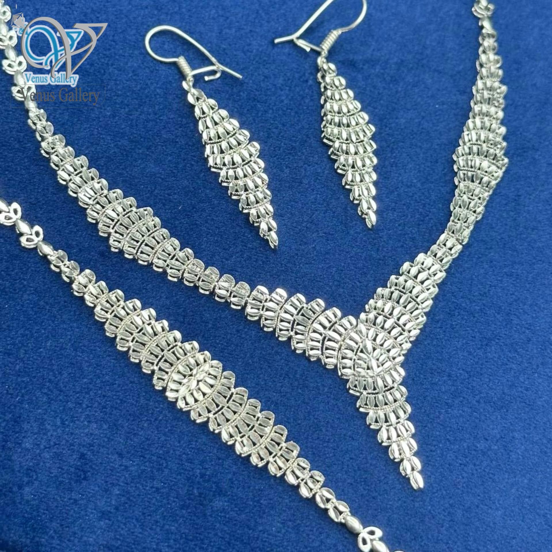 سرویس نقره تمام تراش عروس طرح طلا سفید کد 5747 — تصویر ۳