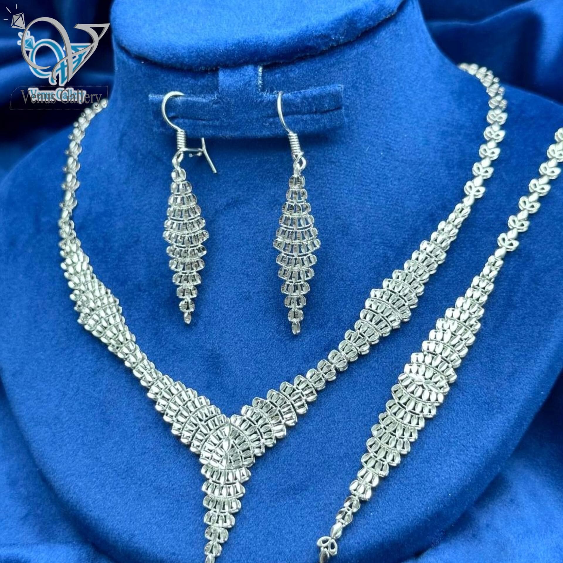سرویس نقره تمام تراش عروس طرح طلا سفید کد 5747 — تصویر ۲