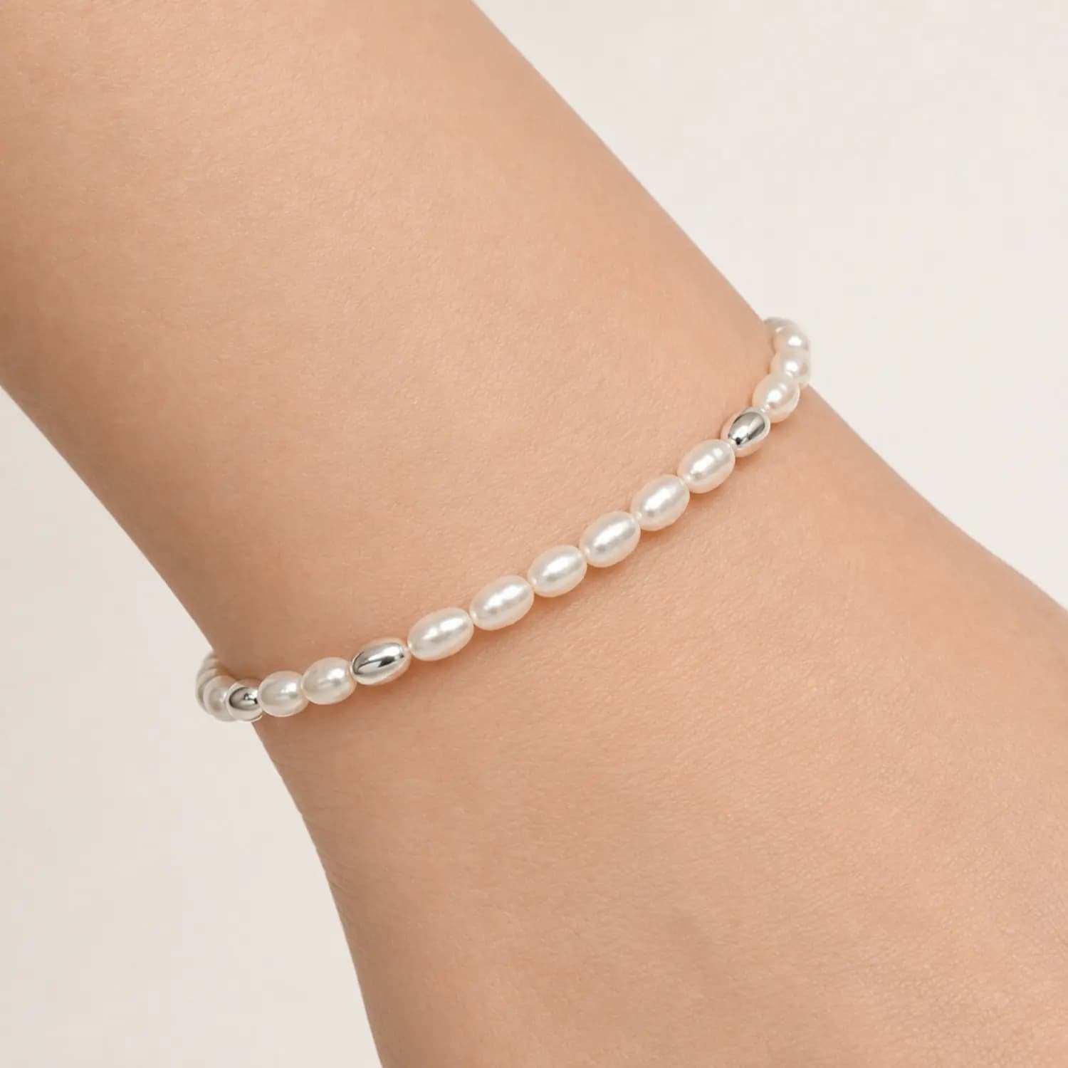 دستبند صدف و نقره زنانه مدل صدف سپید با بند قابل تنظیم silver-shell-bracelet-br-shl-001 — تصویر ۲