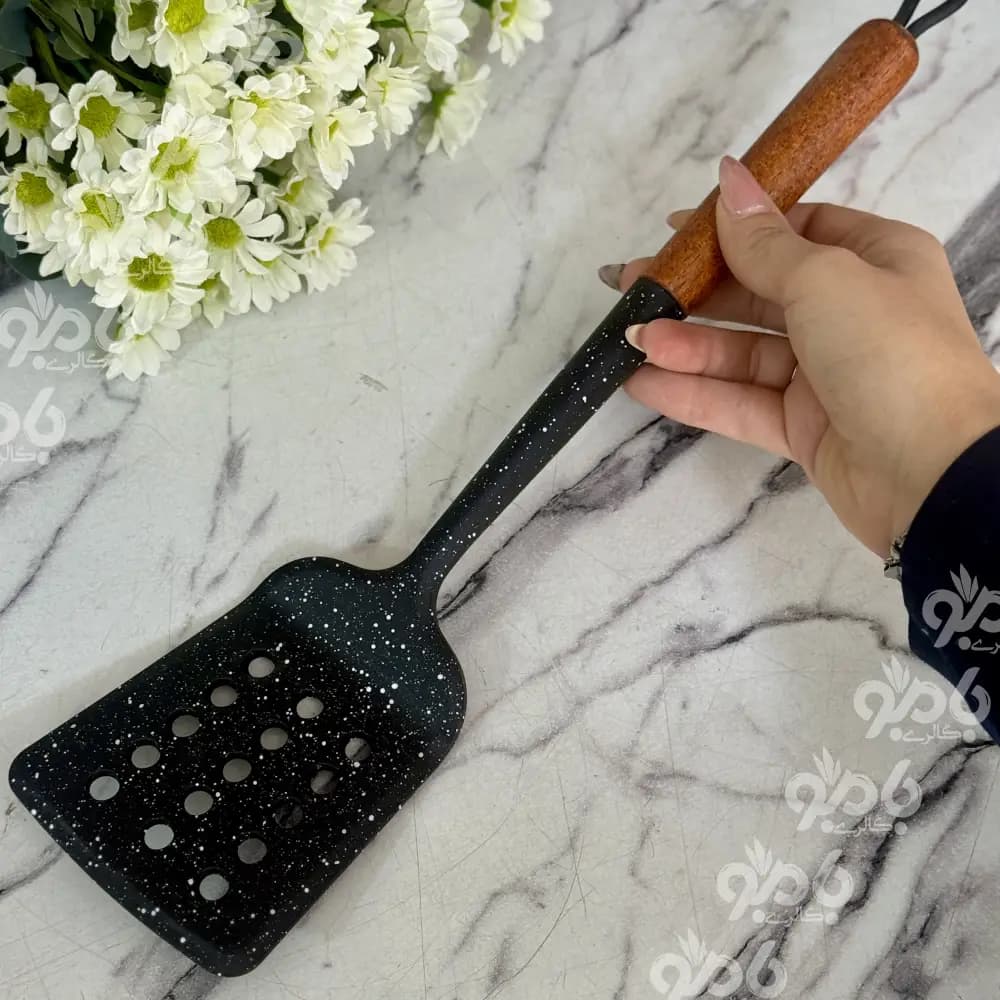 کفگیر سوراخ سیلیکونی دسته چوب موموD30