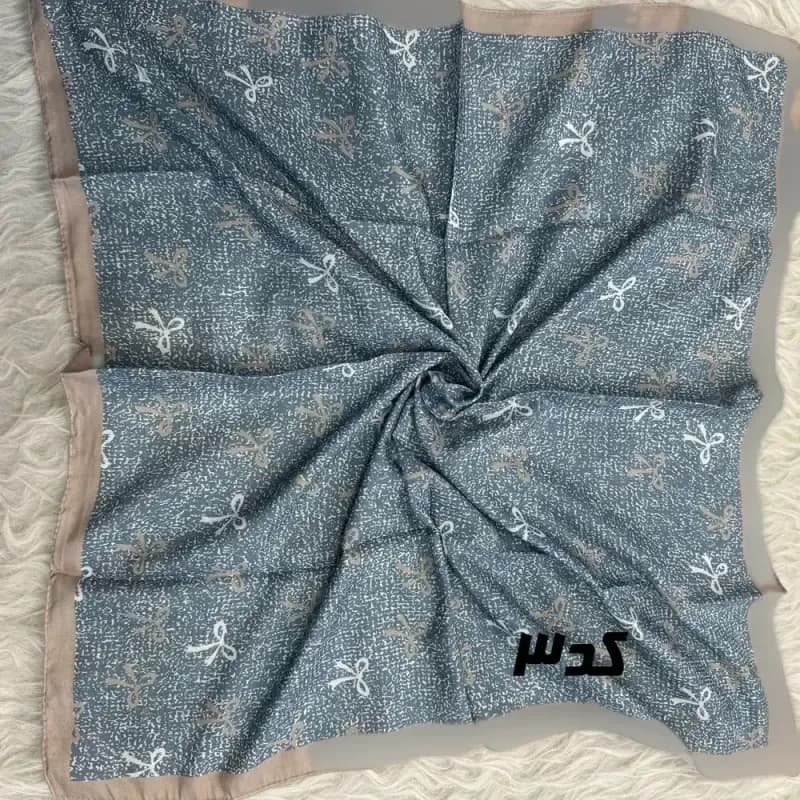 مینی اسکارف آبی نخ طرحبندی قواره 65×65 مناسب استفاده روزمره — تصویر ۵