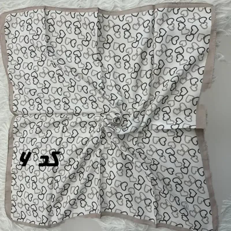 مینی اسکارف کرمی نخ قواره 65×65 سانتیمتر مناسب استفاده روزمره بدون آبرفت و رنگ رفت