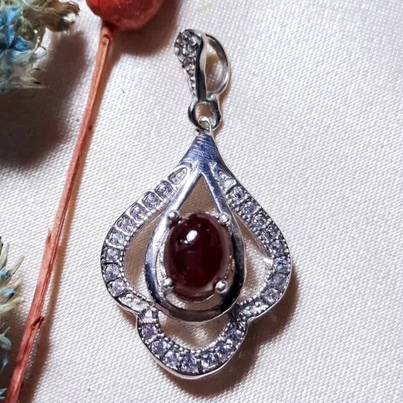 گردنبند نقره نگین گارنت اصل قرمز تیره نقره 925 آقابزرگ کد Med21