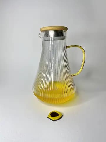 پارچ پیرکس خمره ای شیاردار دسته طلایی 1800 میلی لیتر — تصویر ۳